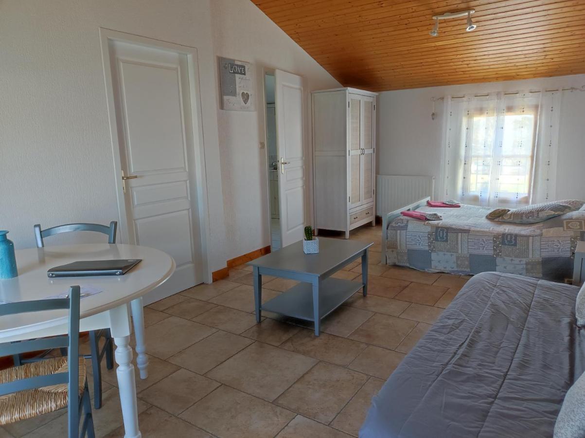 Les Chenets Bed and Breakfast Chenay  Eksteriør billede