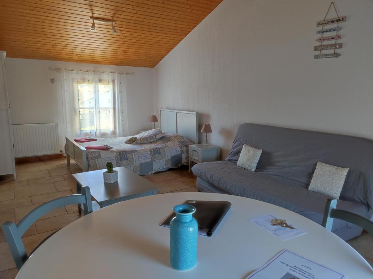 Les Chenets Bed and Breakfast Chenay  Eksteriør billede
