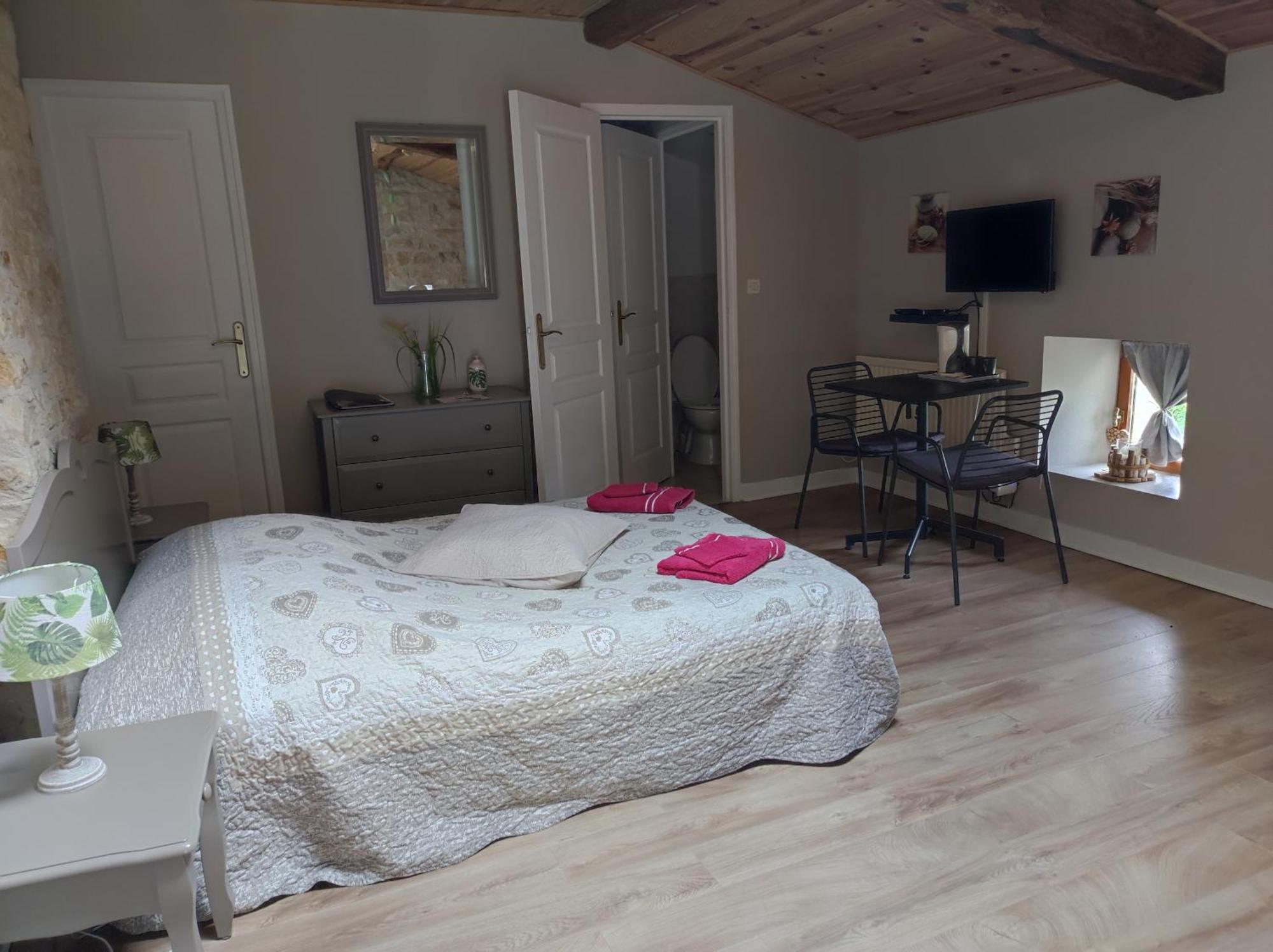 Les Chenets Bed and Breakfast Chenay  Eksteriør billede