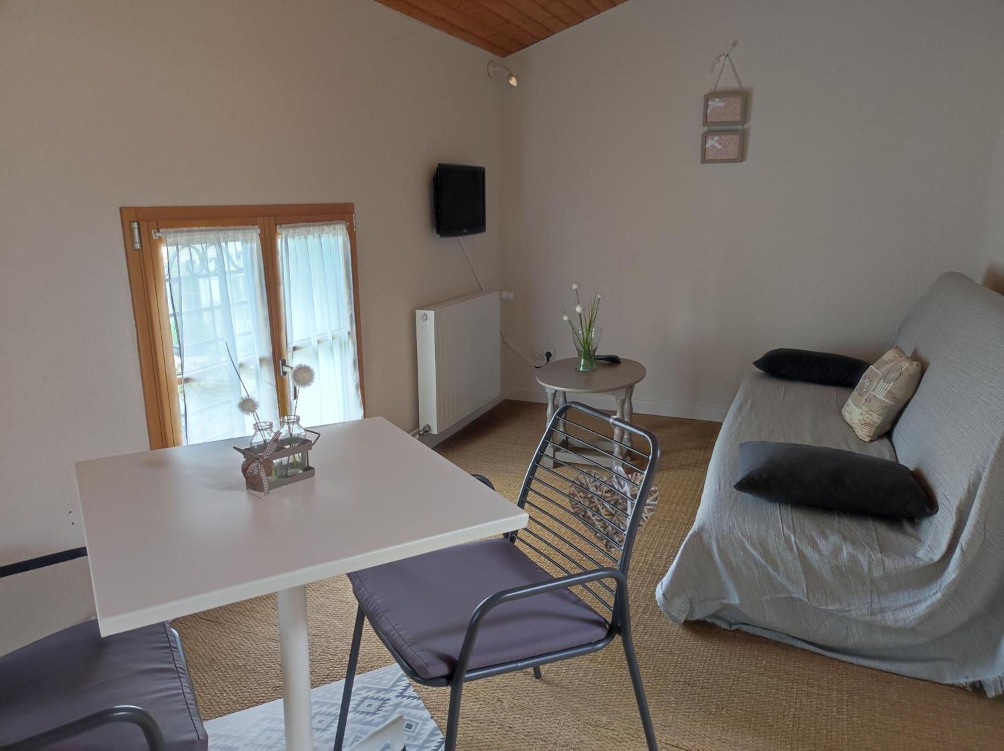 Les Chenets Bed and Breakfast Chenay  Eksteriør billede