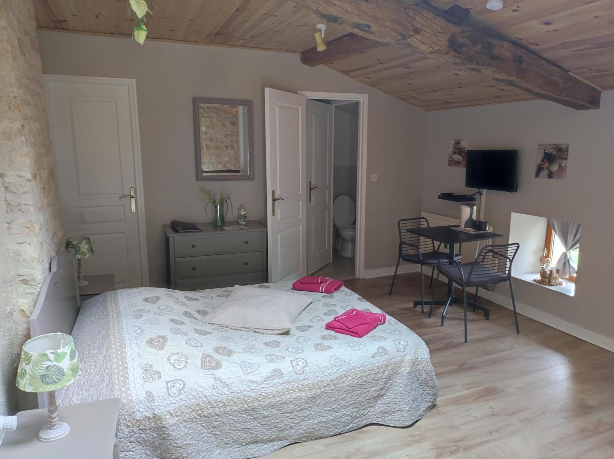 Les Chenets Bed and Breakfast Chenay  Eksteriør billede